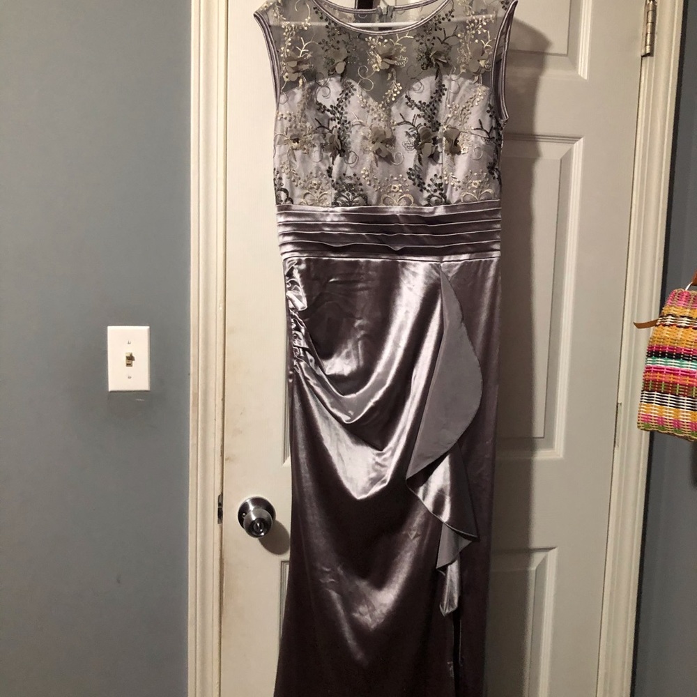 A Gray flower dress